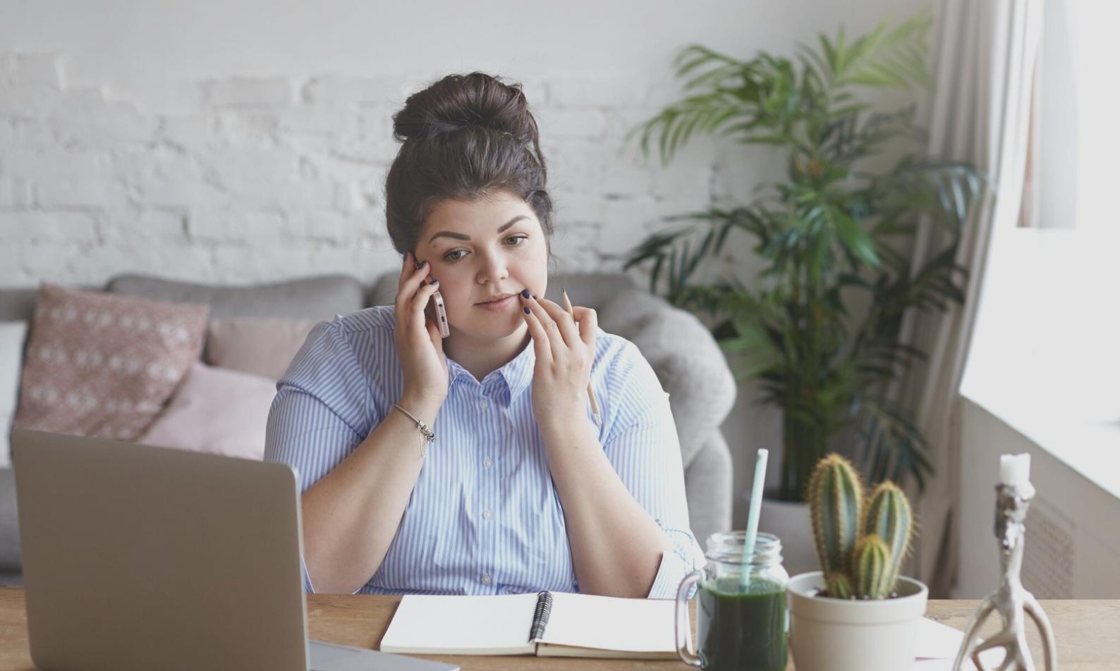 Entorno digital mostrando análisis de estrategia de contenido y optimización SEO