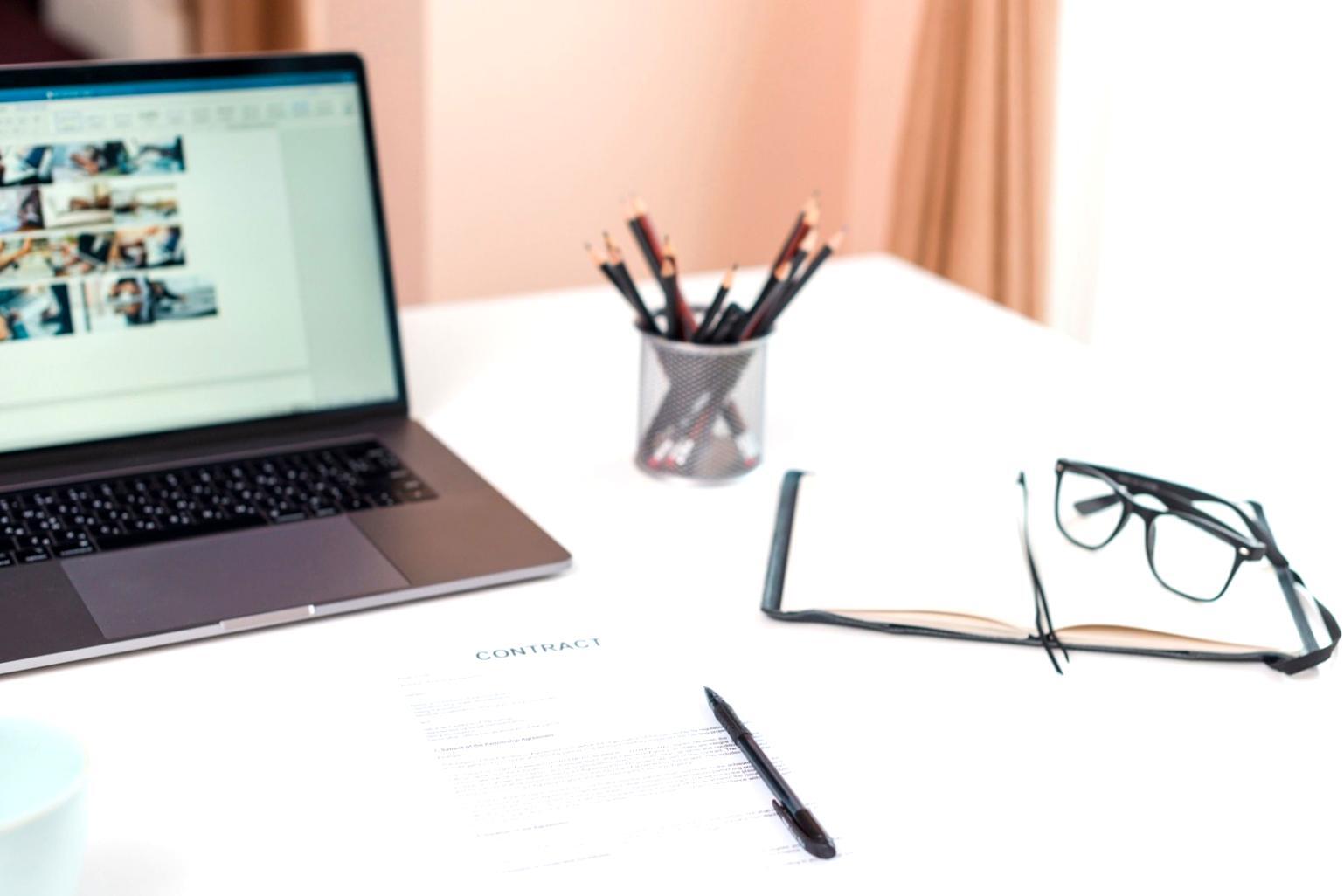 Análisis de métricas y estrategia de contenido en pantalla digital