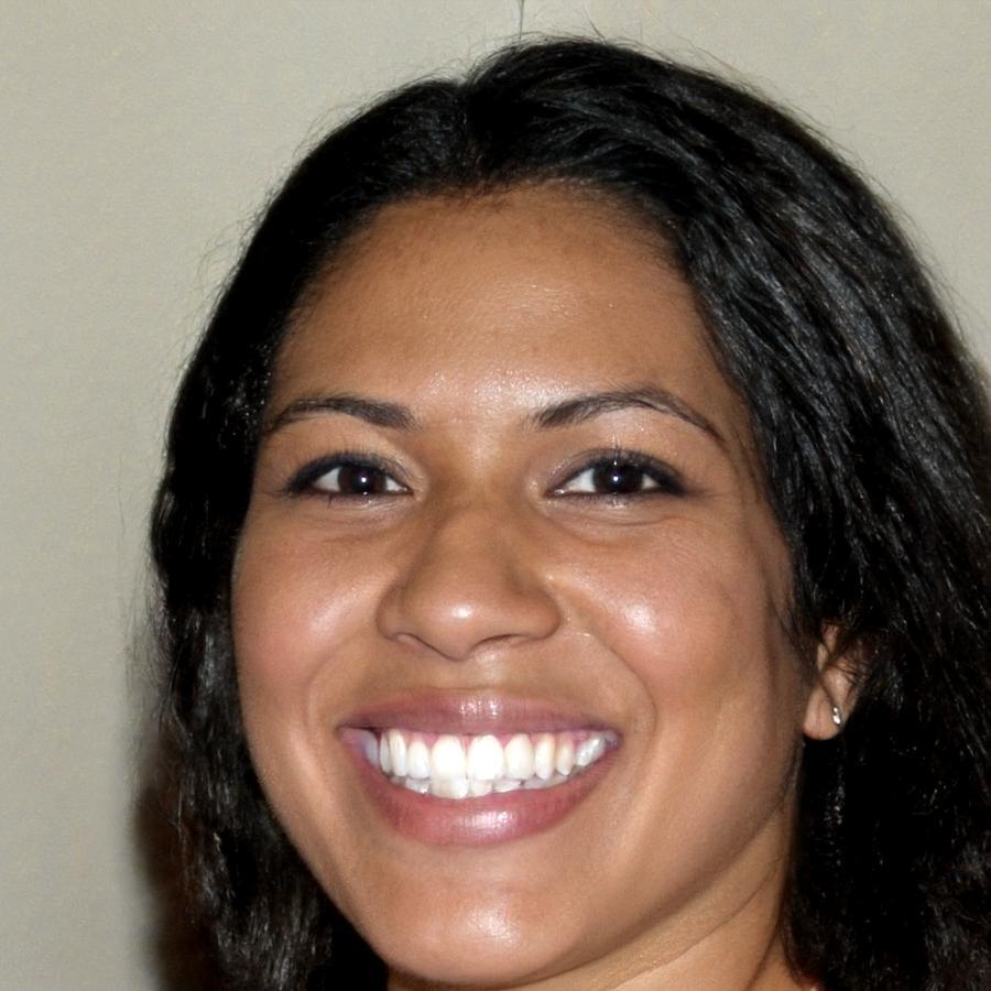 Retrato profesional de Evelina Ruiz